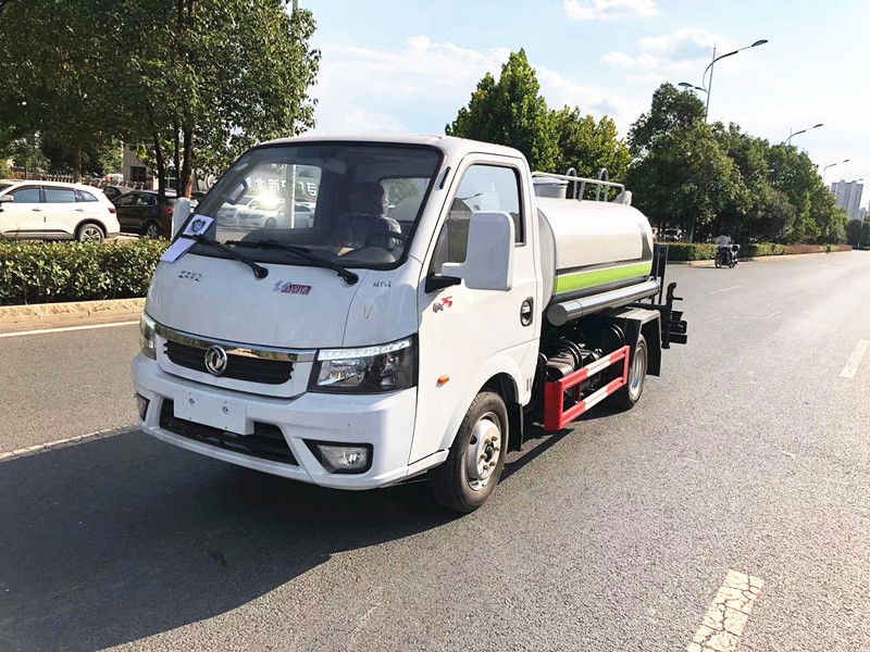 東風(fēng)途逸3噸灑水車(chē)