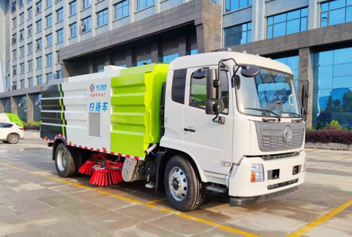 東風(fēng)天錦12噸掃路車圖片