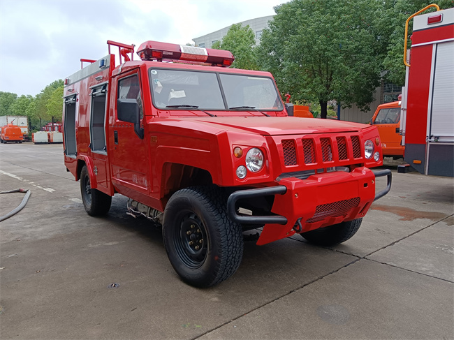 森林巡邏消防車(chē)_越野消防灑水車(chē)_江西山東_小型雙排座北汽四驅(qū)5人座消防供水車(chē)