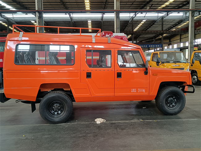 小型皮卡器材消防車_2噸四驅(qū)越野消防灑水車_河北山西_北汽四驅(qū)越野消防裝備車_北汽吉普四驅(qū)森林防火巡邏車