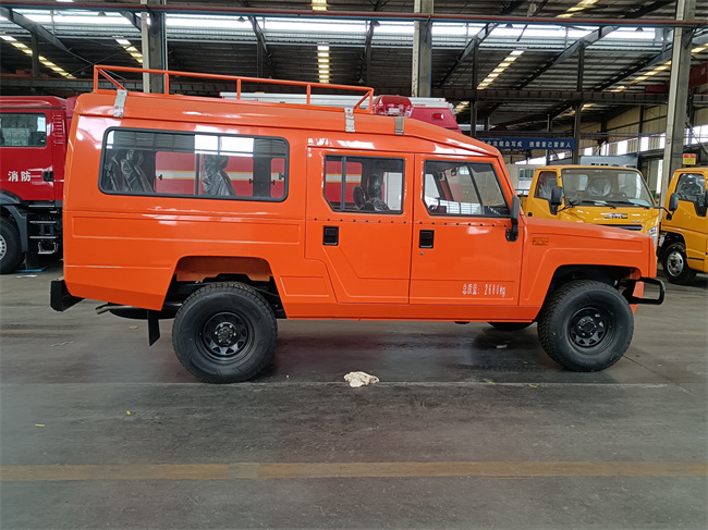 小型皮卡器材消防車_2噸四驅(qū)越野消防灑水車_河北山西_北汽四驅(qū)越野消防裝備車_北汽吉普四驅(qū)森林防火巡邏車