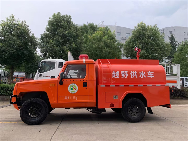 小型皮卡器材消防車(chē)_2噸四驅(qū)越野消防灑水車(chē)_吉林寧夏_森林消防越野巡邏車(chē)北汽雙排5座供水車(chē)