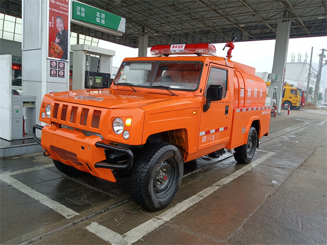 森林巡邏消防車(chē)_越野消防灑水車(chē)_江西山東_小型雙排座北汽四驅(qū)5人座消防供水車(chē)