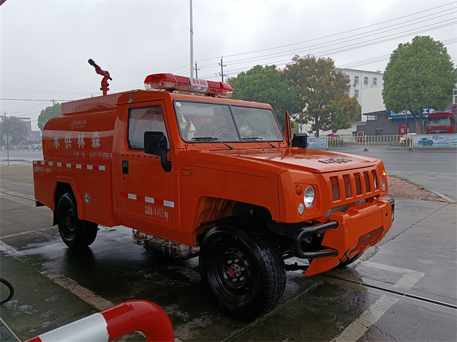 小型皮卡器材消防車(chē)_2噸四驅(qū)越野消防灑水車(chē)_吉林寧夏_森林消防越野巡邏車(chē)北汽雙排5座供水車(chē)