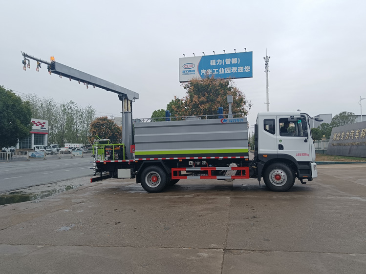 東風(fēng)D9免稅的鐵路抑塵車--12噸降塵灑水車_長治12立方抑塵車-抑塵噴霧車鉤擋停噴功能火車封層車