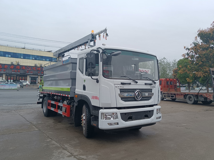 東風(fēng)D9免稅的鐵路抑塵車(chē)--12噸降塵灑水車(chē)_陜西多功能固化劑噴灑車(chē)_煤礦貨場(chǎng)壓制降塵