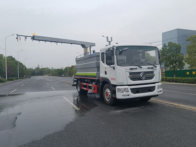 東風(fēng)D9免稅的鐵路抑塵車--12噸降塵灑水車_太原鐵路裝卸煤炭防塵車_煤炭固化劑噴淋車