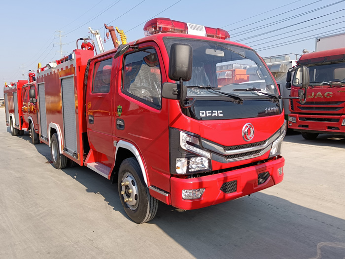 5噸消防灑水車價格_石油化工冶煉廠消防車_1.5-3.5噸水罐消防車現(xiàn)車價格