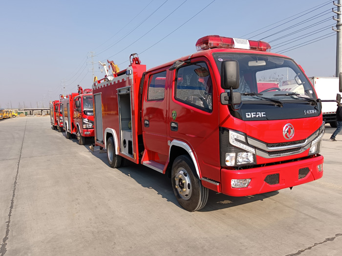 5噸消防灑水車_物業(yè)工廠小區(qū)消防車_1.5-3.5噸水罐消防車現(xiàn)車價(jià)格