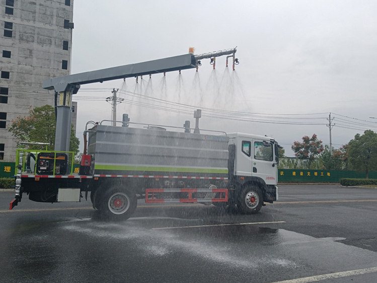 東風(fēng)D9免稅的鐵路抑塵車--12噸降塵灑水車_呂梁煤炭抑塵劑噴灑車-降塵灑水車_裝卸煤炭防塵車