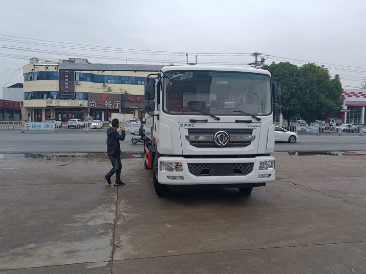 東風(fēng)D9免稅的鐵路抑塵車--12噸降塵灑水車_大同煤場(chǎng)抑塵灑水車_運(yùn)煤抑塵劑固化劑噴灑