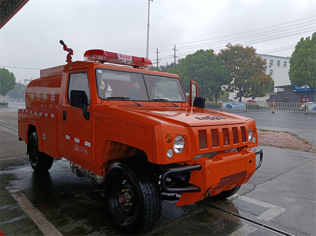 森林防火指揮車_2噸四驅(qū)消防灑水車_湖南廣東_越野供水車北汽勇士四驅(qū)森林救火消防車