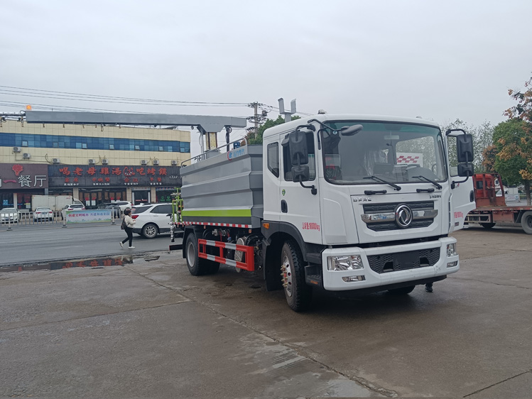 東風(fēng)D9自動噴淋鐵路抑塵車-12噸自動感應(yīng)噴灑_大同煤場抑塵灑水車_運煤抑塵劑固化劑噴灑