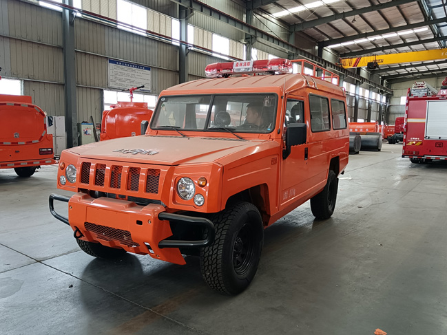 森林巡邏消防車(chē)_越野消防灑水車(chē)_江西山東_小型雙排座北汽四驅(qū)5人座消防供水車(chē)