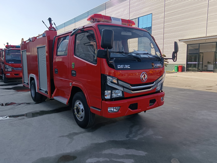 5噸消防灑水車價格_石油化工冶煉廠消防車_2.5-5噸泡沫消防車現(xiàn)車報價