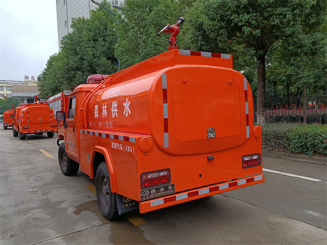 森林巡邏消防車_越野消防灑水車_陜西_四驅(qū)森林消防車_越野四驅(qū)運兵突擊消防車