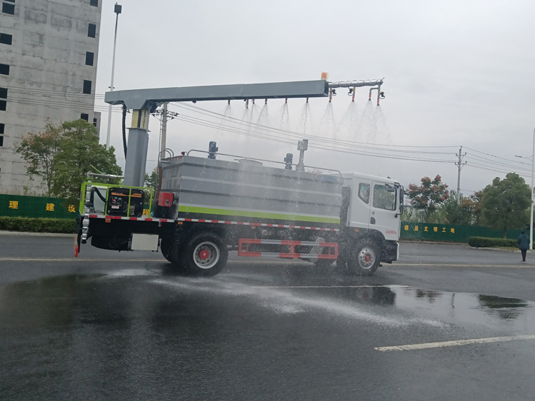 東風(fēng)D9旋轉(zhuǎn)伸縮臂鐵路抑塵車-程力12方煤炭運輸降塵_榆林12方抑塵灑水車_霧化感應(yīng)噴淋車_煤炭降塵車