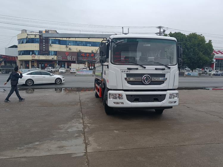 東風(fēng)D9免稅的鐵路抑塵車--12噸降塵灑水車_忻州煤炭抑塵降霾車-鐵道煤炭抑塵劑噴灑車