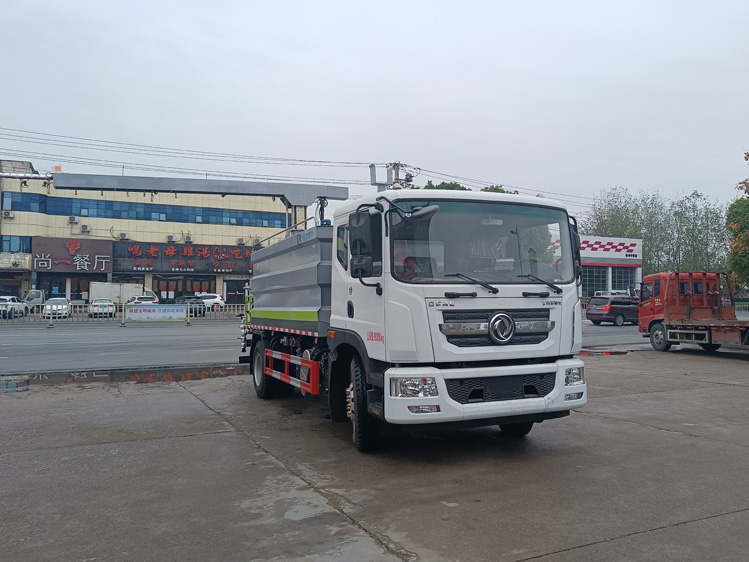 東風(fēng)D9免稅的鐵路抑塵車--12噸降塵灑水車_大同煤場(chǎng)抑塵灑水車_運(yùn)煤抑塵劑固化劑噴灑