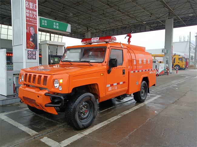 小型皮卡器材消防車_2噸四驅(qū)越野消防灑水車_河南湖北_滅火巡邏消防車_北汽吉普四驅(qū)森林防火巡邏車