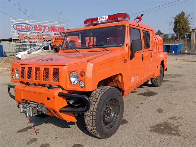 森林巡邏消防車_越野消防灑水車_內(nèi)蒙古遼寧_山區(qū)林場草原消防救火車_北汽勇士四驅森林防火指揮車